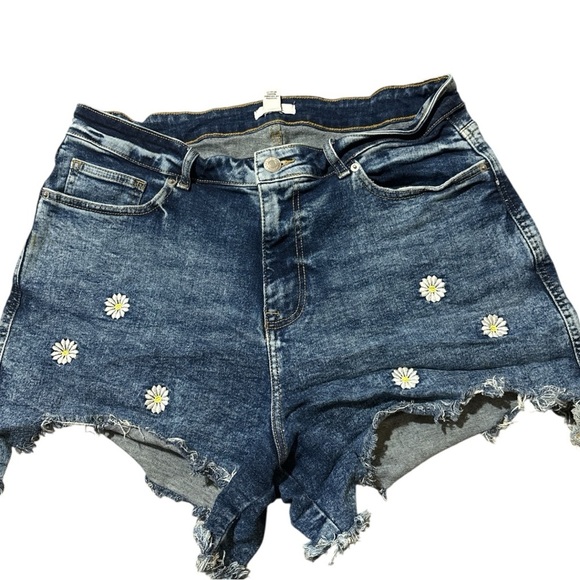 Forever 21 Dark Blue Jean Shorts with Daisy Embroidery - Picture 1 of 3